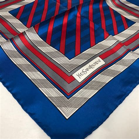 Vintage Ysl Foulard .